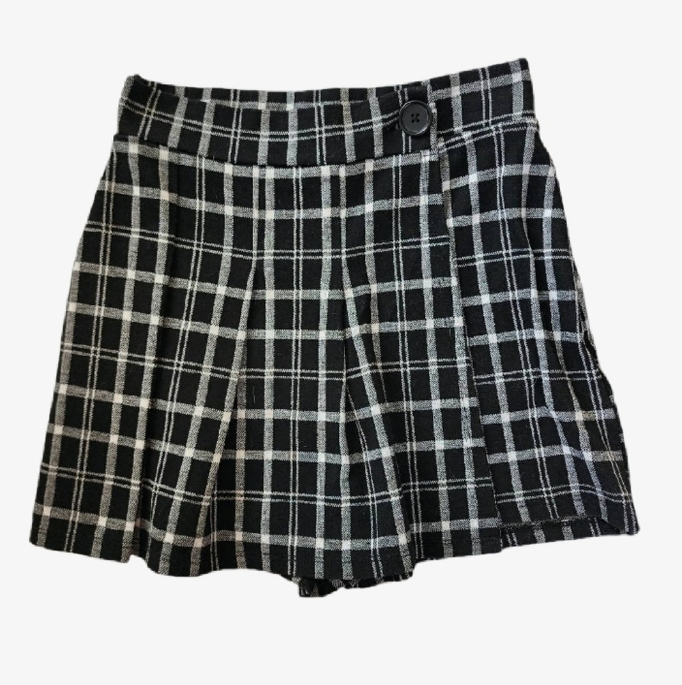 Hollister Black and White Plaid Skort